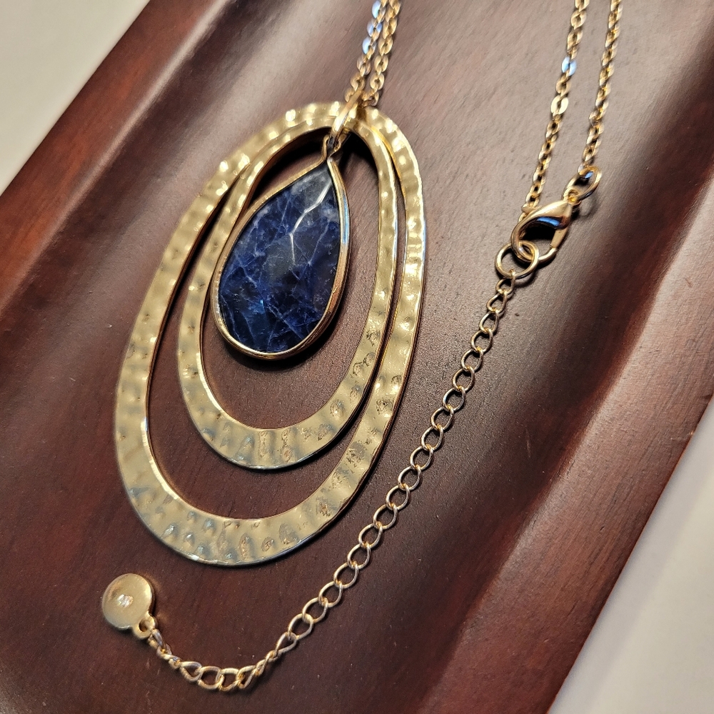 Versona Blue Marbled Teardrop Framed By Hammered Look Gold-tone Ovals Necklace - Picture 13 of 14